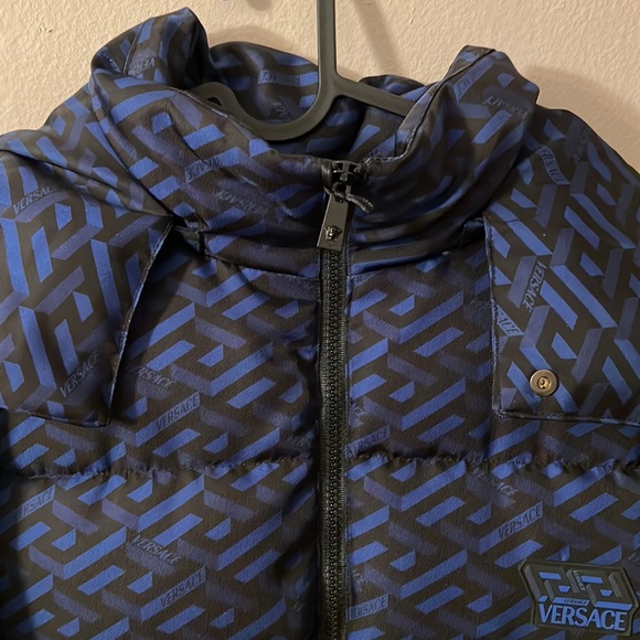 Versace men’s La Greca Medusa logo monogram down filled puffer jacket NEW - Picture 6 of 10